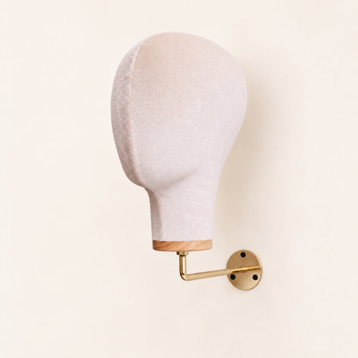 Porte-perruque mural en velours beige avec bras doré, sans perruque